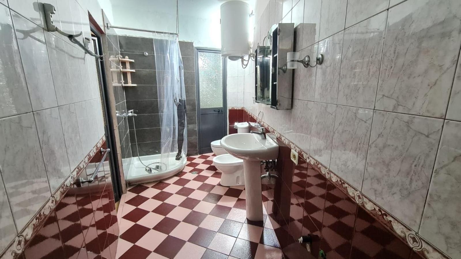 Calmly, Spacious Apartment Next To Usa Embassy Тирана Екстер'єр фото