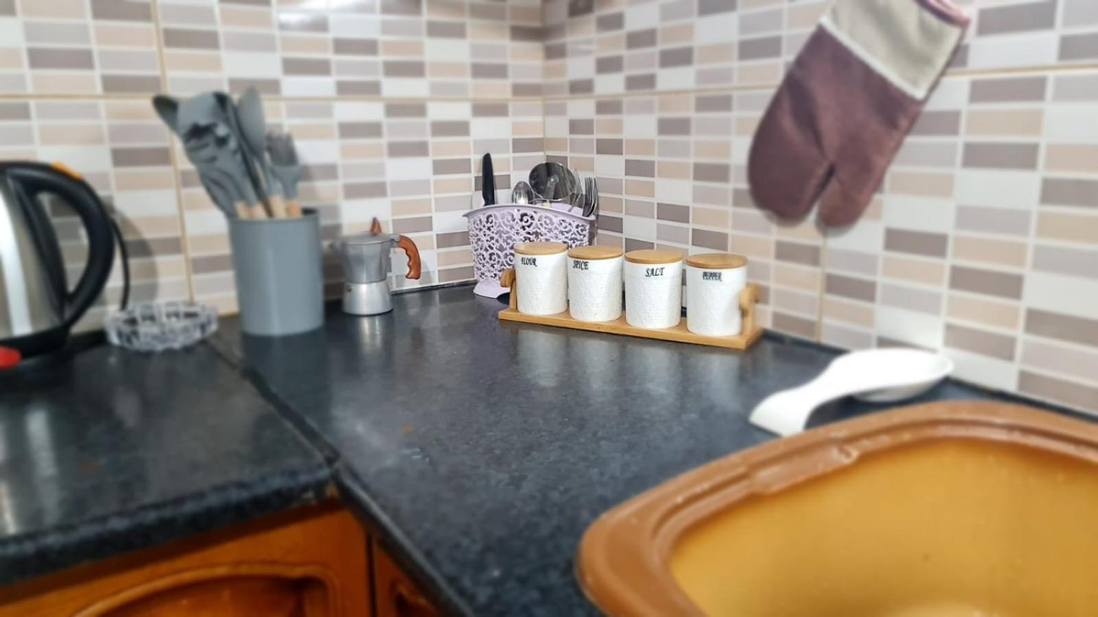 Calmly, Spacious Apartment Next To Usa Embassy Тирана Екстер'єр фото