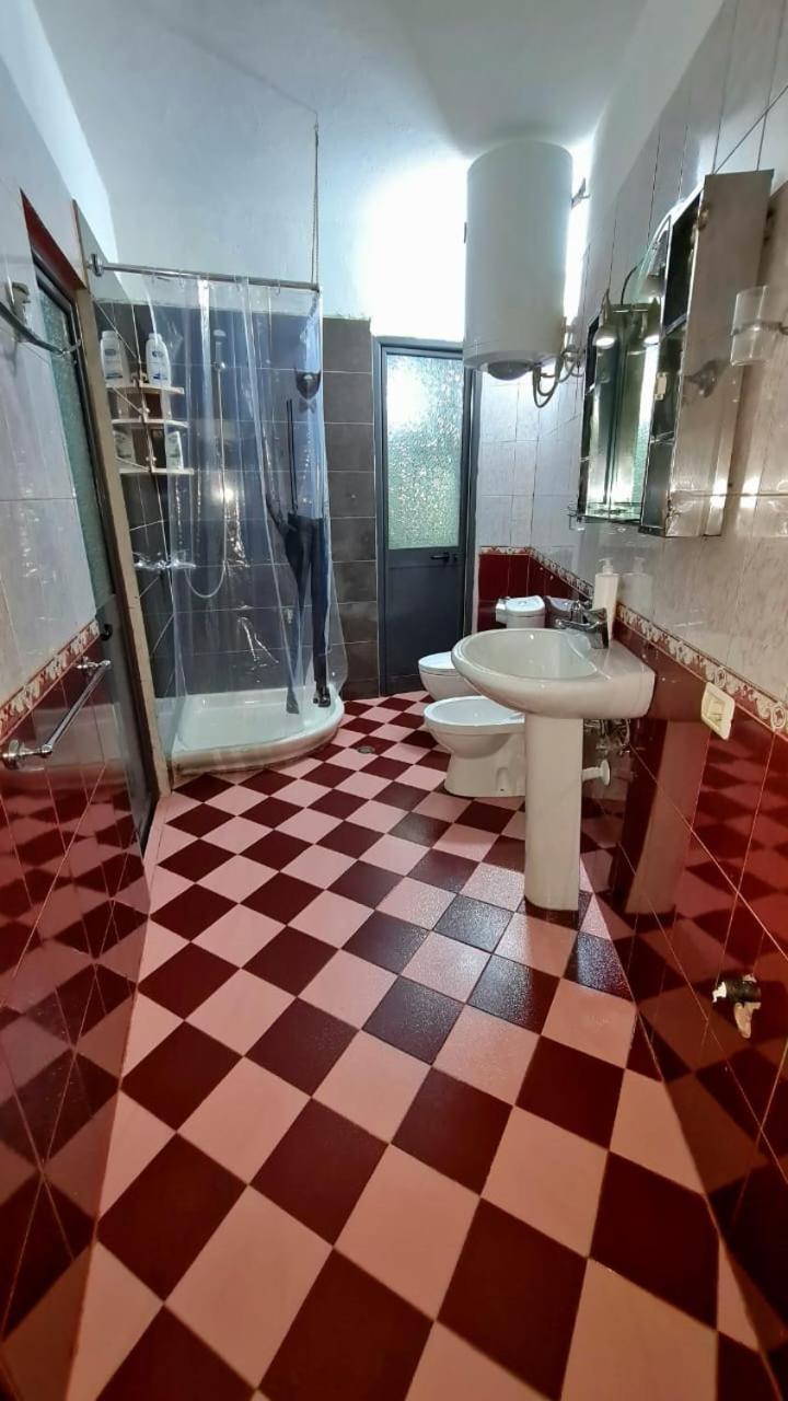 Calmly, Spacious Apartment Next To Usa Embassy Тирана Екстер'єр фото